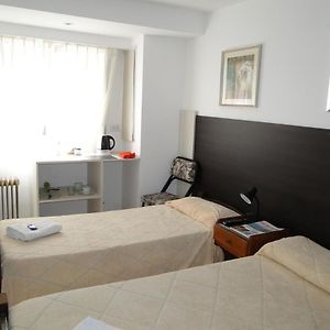 Habitación Estándar con 2 Camas Individuales
